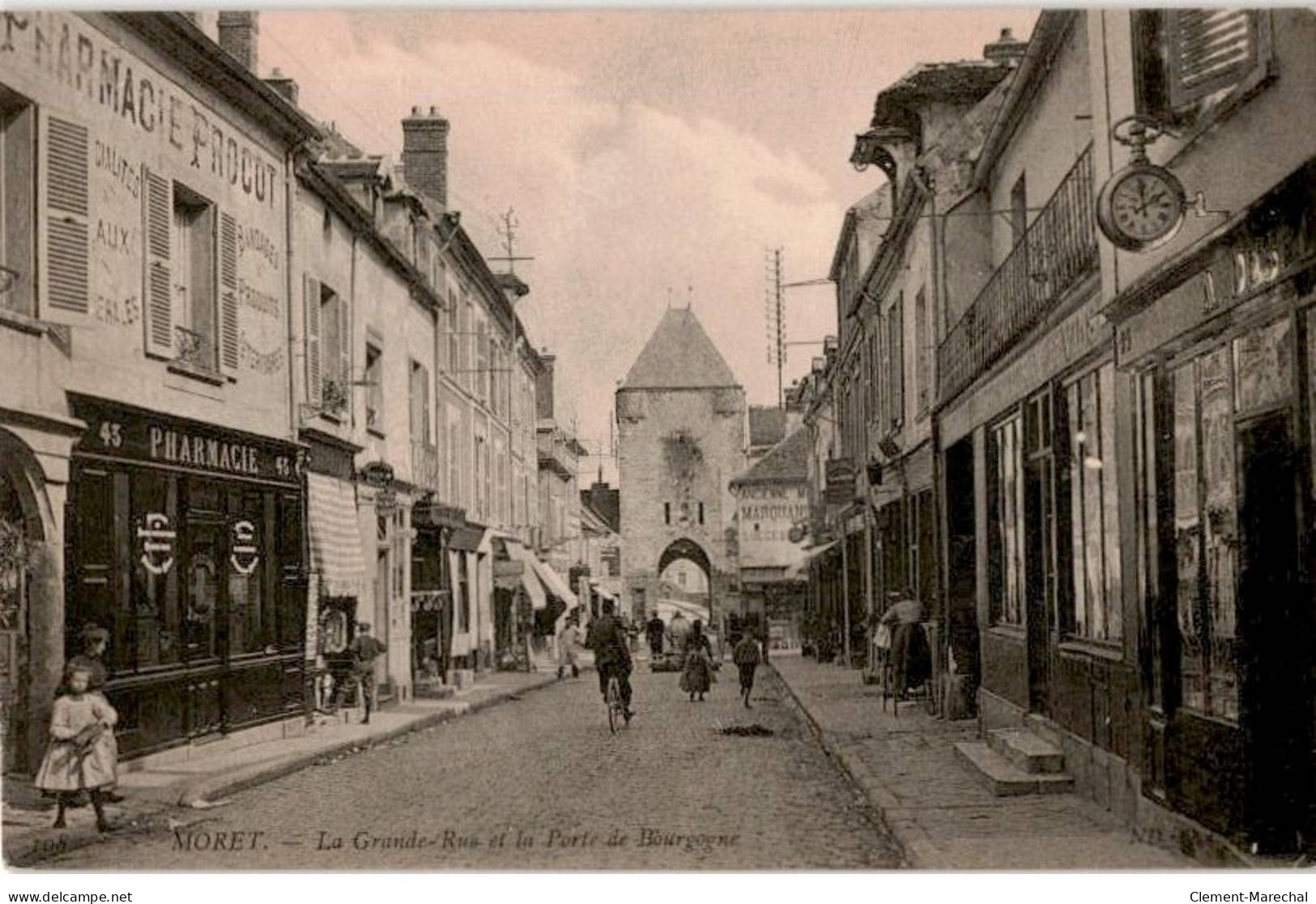 MORET: La Grande Rue Et La Porte De Bourgogne - Très Bon état - Moret Sur Loing