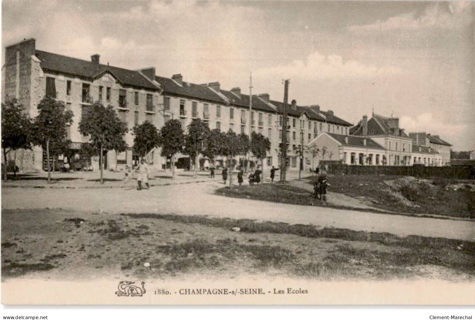 CHAMPAGNE-sur-SEINE: Les écoles - Très Bon état - Champagne Sur Seine
