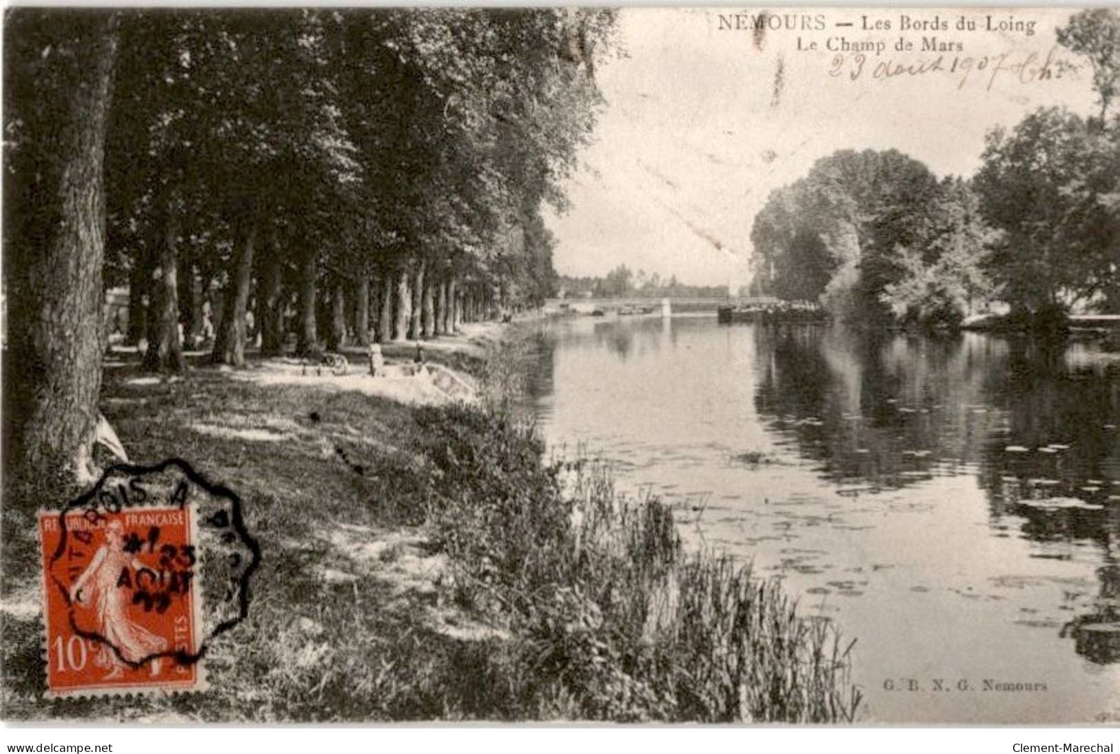 NEMOURS: Les Bords Du Loing Le Champ De Mars - Très Bon état - Nemours