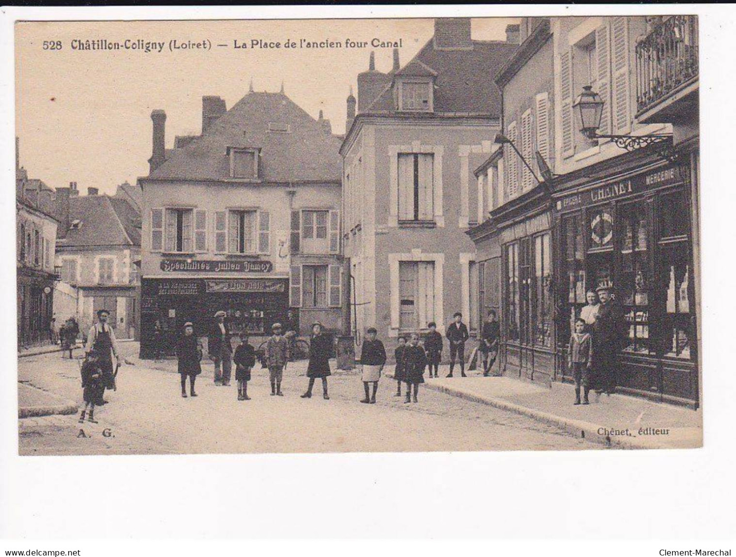 CHATILLON-COLIGNY - La Place De L'ancien Four Banal - Très Bon état - Chatillon Coligny