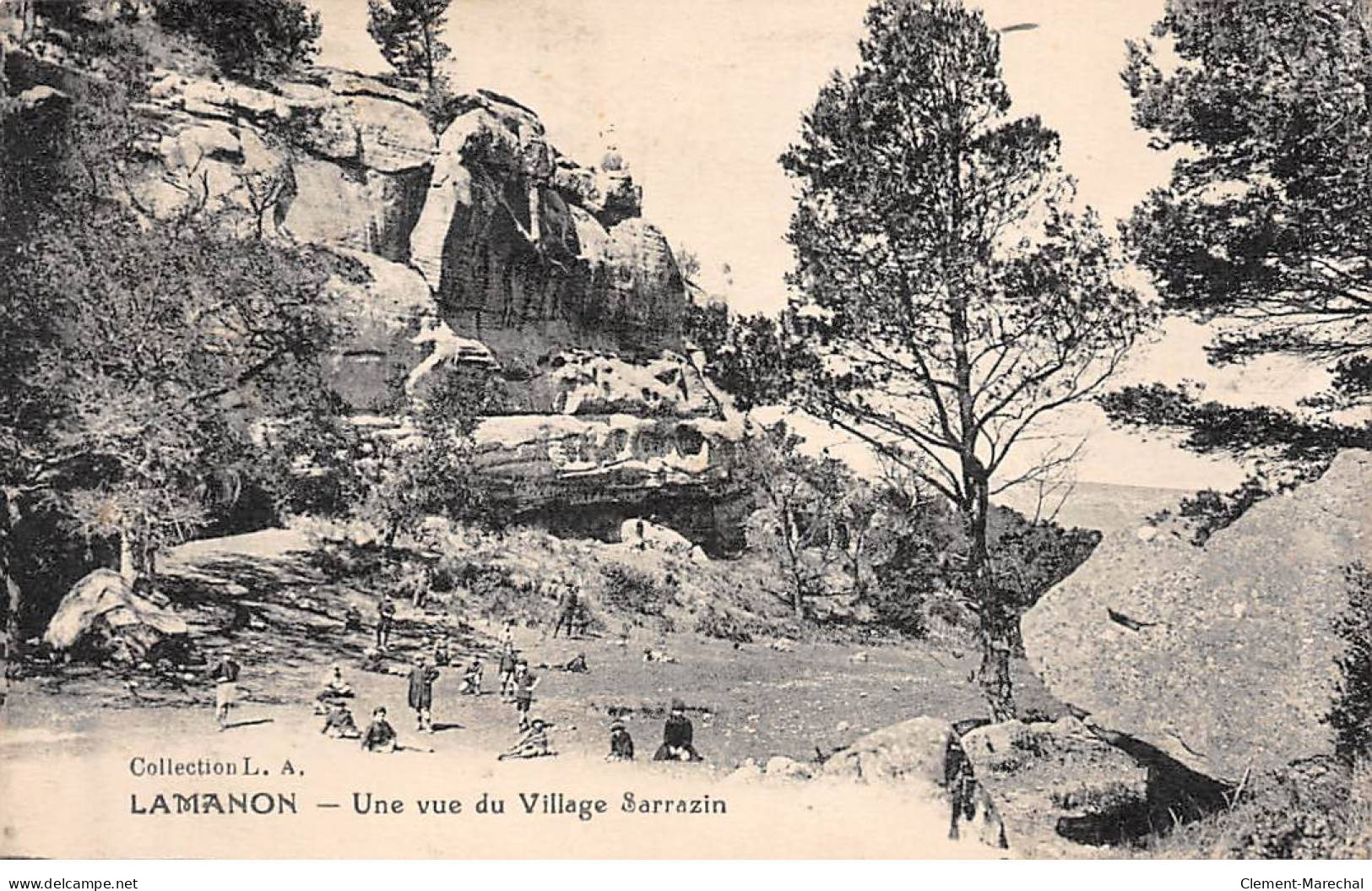 LAMANON - Une Vue Du Village Sarrazin - Très Bon état - Otros & Sin Clasificación