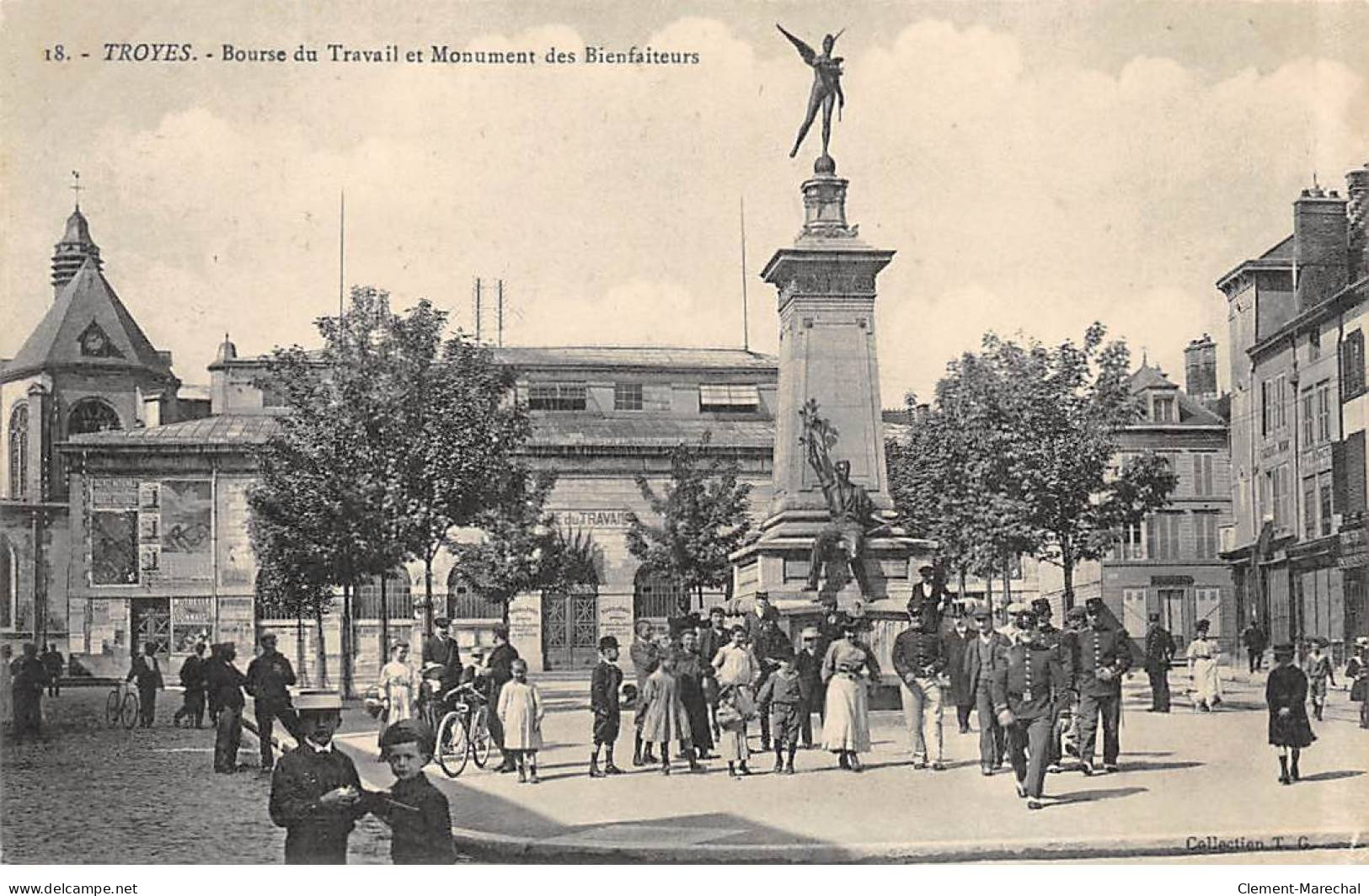 TROYES - Bourse Au Travail Et Monument Des Bienfaiteurs - Très Bon état - Troyes