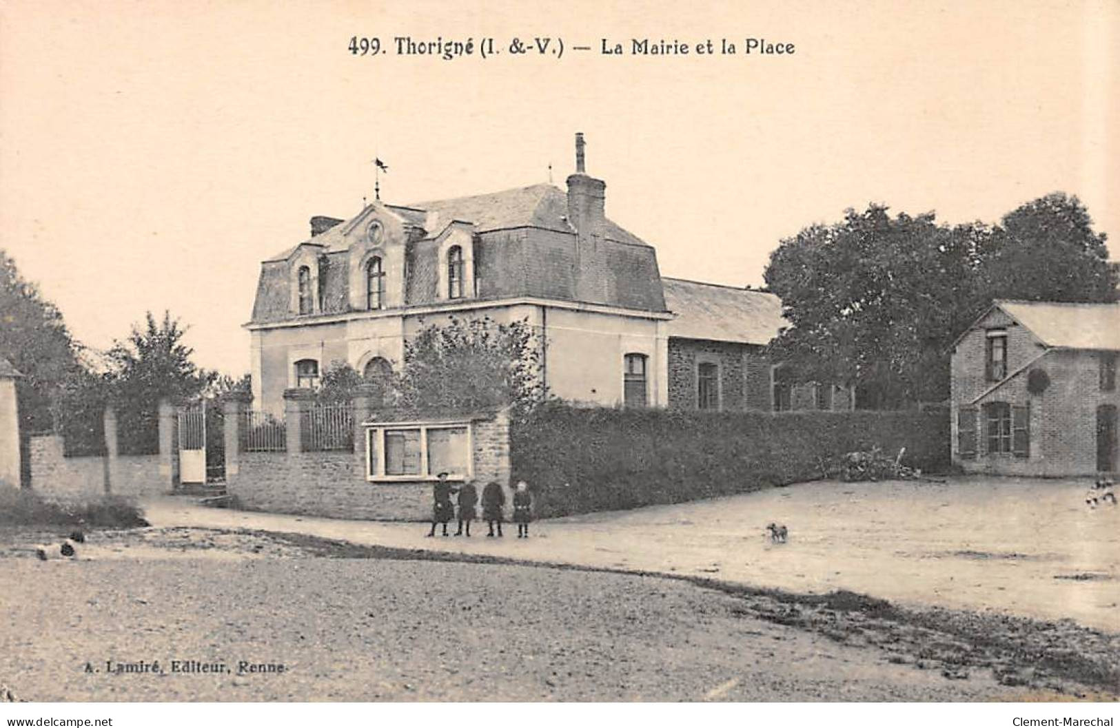 THORIGNE - La Mairie Et La Place - Très Bon état - Sonstige & Ohne Zuordnung