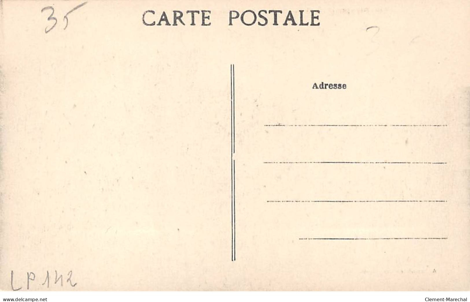 PIPRIAC - La Place Et Le Monument Aux Morts - Très Bon état - Andere & Zonder Classificatie