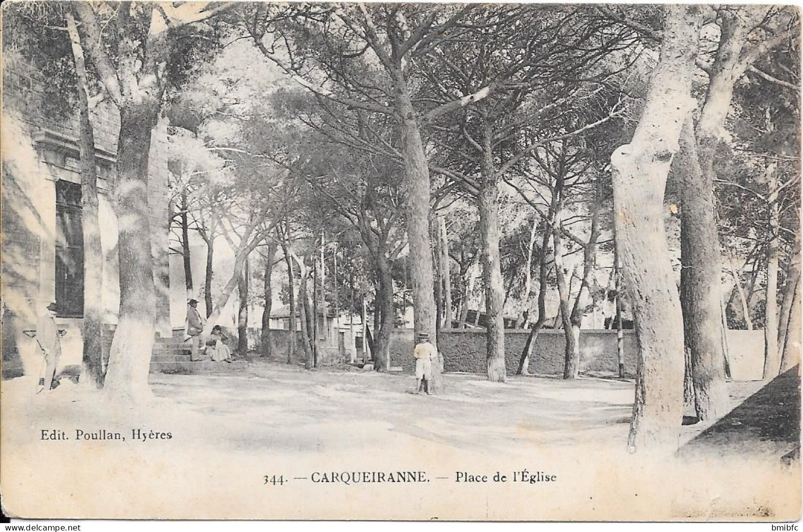 CARQUEIRANNE - Place De L'Église - Carqueiranne