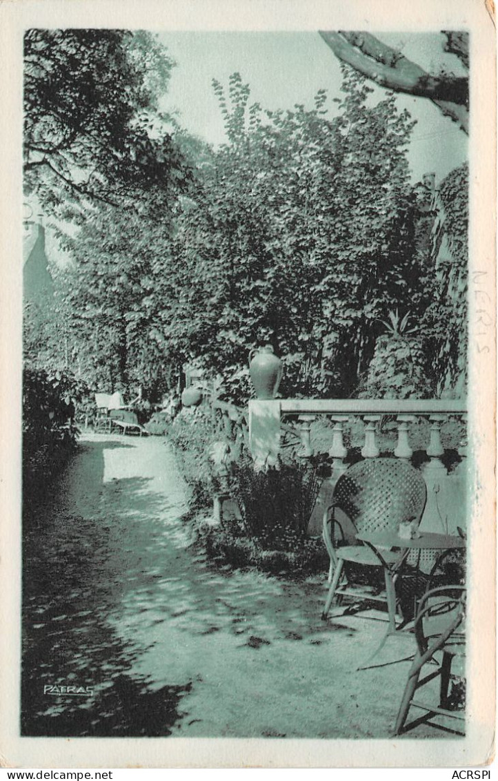 NERIS-LES-BAINS Hôtel Bretin Et Villa Léonie Un Coin Des Jardins Carte Rare (scan Recto-verso) Ref 1004 - Neris Les Bains