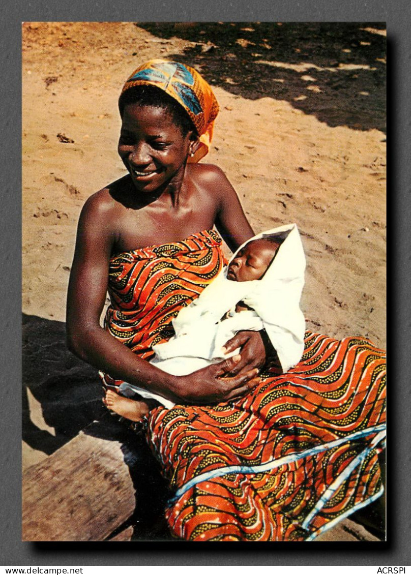 Cote D'ivoire ABIDJAN  Missions Africaines, Maman Assise Avec Son Bébé (scan Recto-verso) Ref 1035 - Costa De Marfil