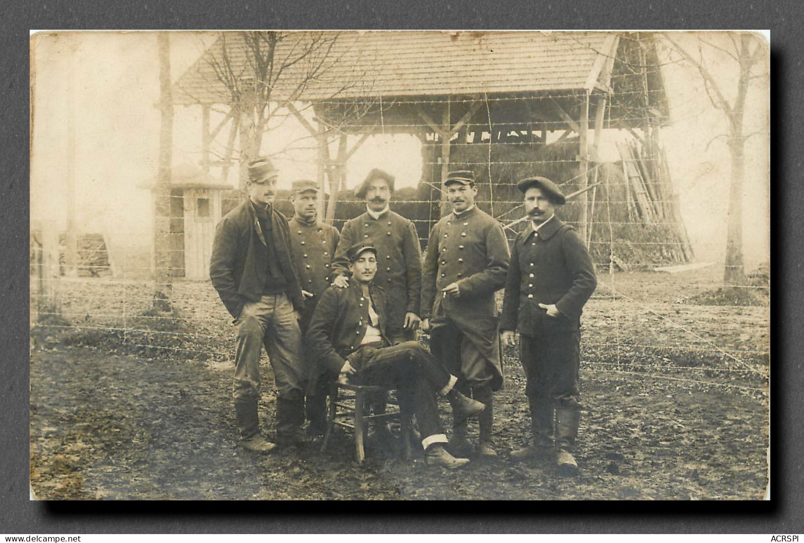 Photo De Six Soldats Sur Le Campement (scan Recto-verso) Ref 1028 - Characters