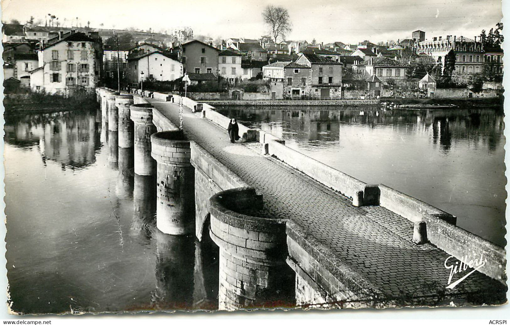 CONFOLENS Le Vieux Pont Sur La Vienne   (scan Recto-verso) Ref 1077 - Confolens