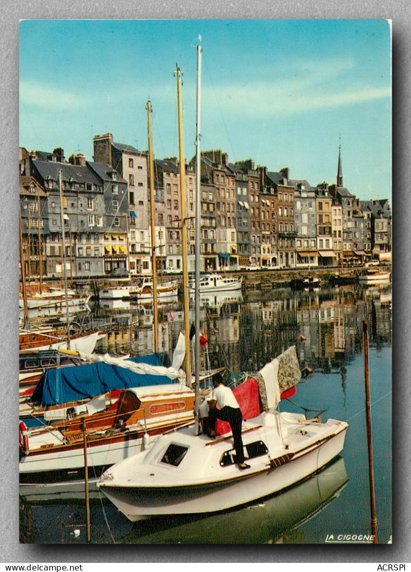 HONFLEUR  Le Bassin Et Les Voiliers (scan Recto-verso) Ref 1075 - Honfleur