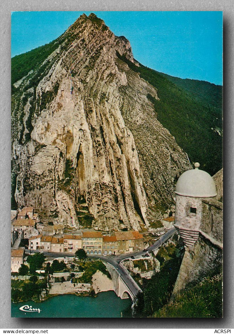  SISTERON  Le Rocher De La Baume Et Le Faubourg Vu Du Bastion De La Durance (scan Recto-verso) Ref 1071 - Sisteron