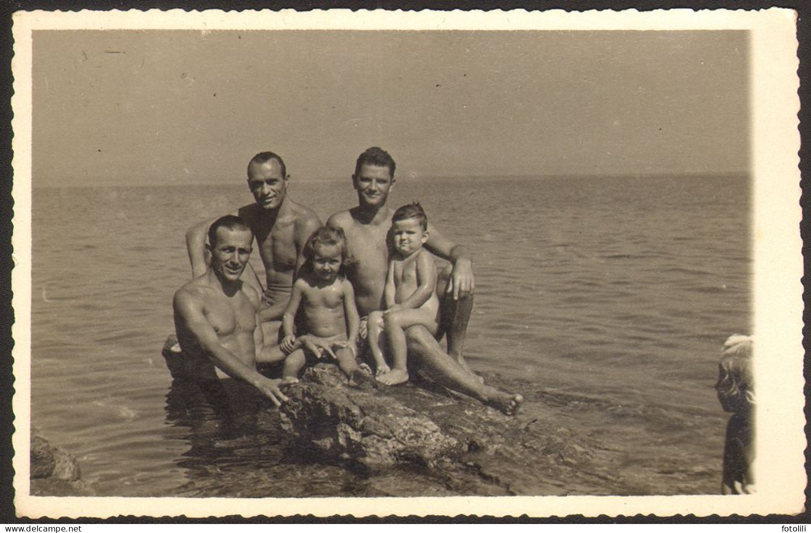 Three Muscular Men Guys On Beach   Guy Int Old  Photo 13x9 Cm # 41256 - Personnes Anonymes