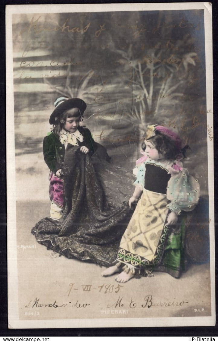 Uruguay - 1905 - Enfants - Colorized - Two Girls In Traditional Costumes - Portraits