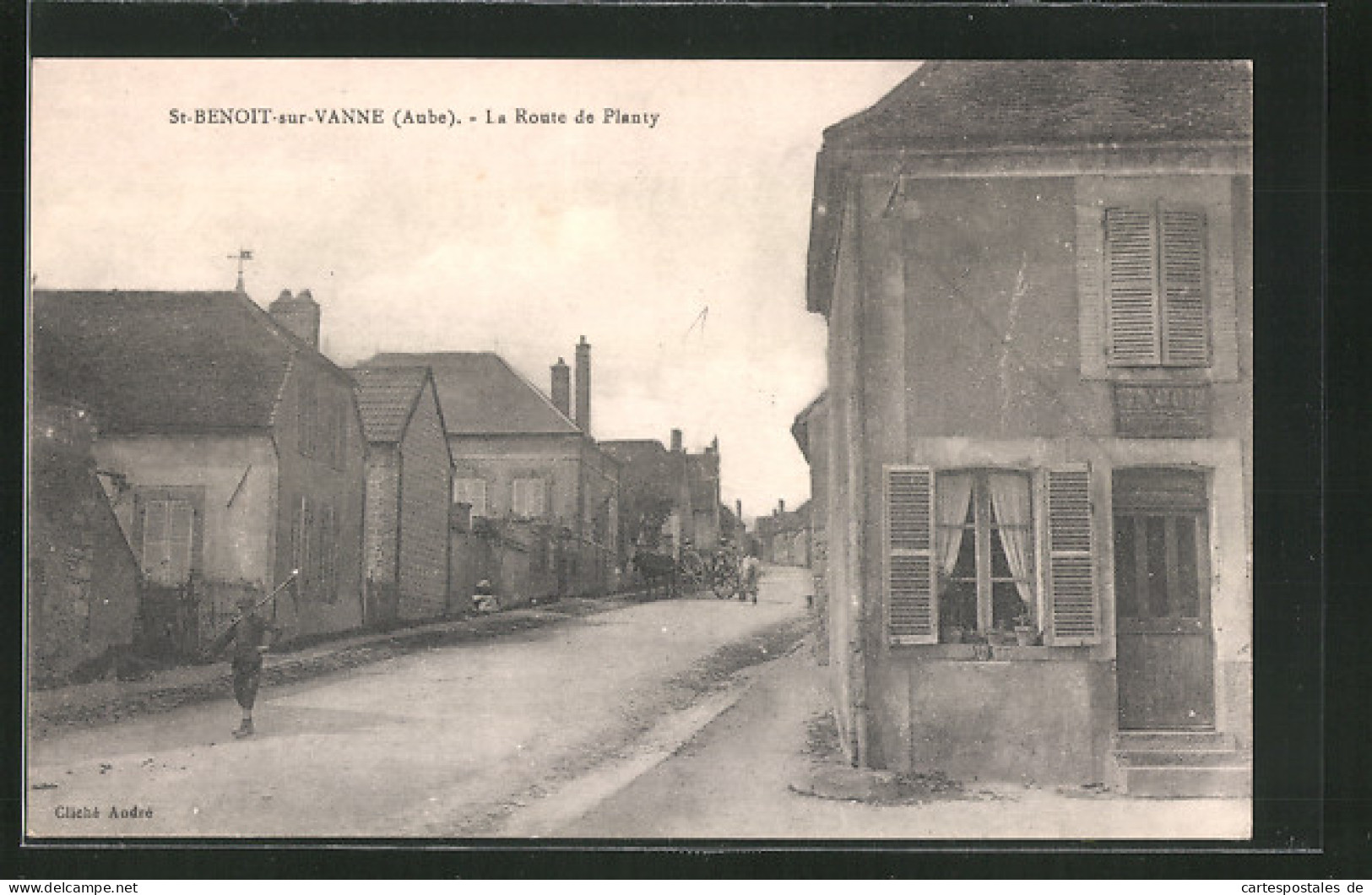CPA Saint Benoit-sur-Vanne, La Route De Planty  - Other & Unclassified