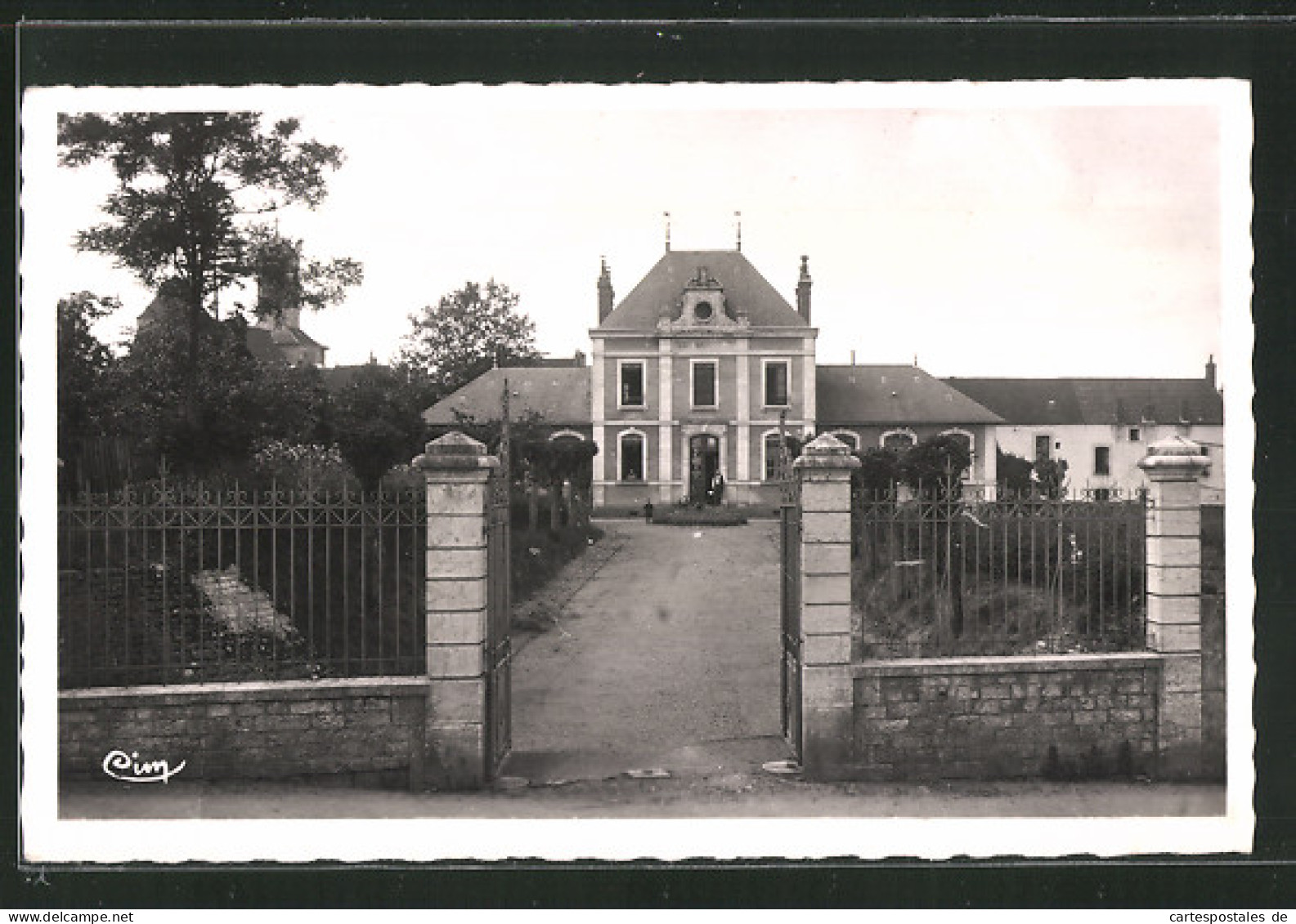 CPA Arnay-Le-Duc, L`Ecole Maternelle  - Arnay Le Duc