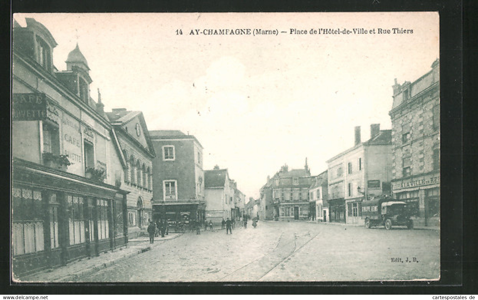 CPA Ay-Champagne, Place De L`Hotel-de-Ville Et Rue Thiers  - Ay En Champagne