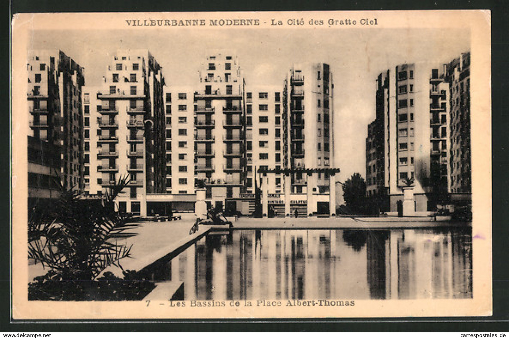 CPA Villeurbanne, La Cite Des Gratte Ciel, Les Bassins De La Place Albert-Thomas  - Villeurbanne