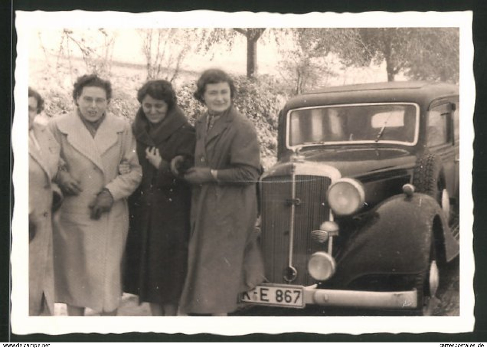Fotografie Auto Horch, Frauen Vor Schwarzer Limousine  - Automobile