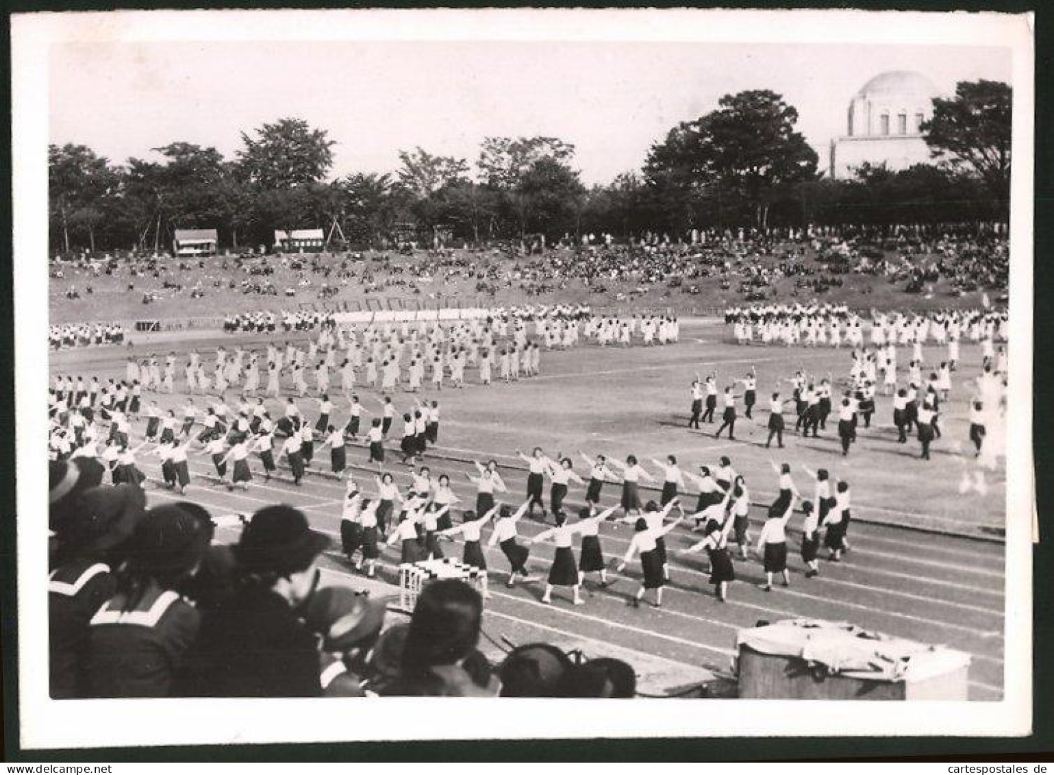 Fotografie Ansicht Tokio, 19. Meiji-Spiele Im Meiji-Shrine-Stadion 1940 - Vorführungen Von Schülerinnen  - Deportes