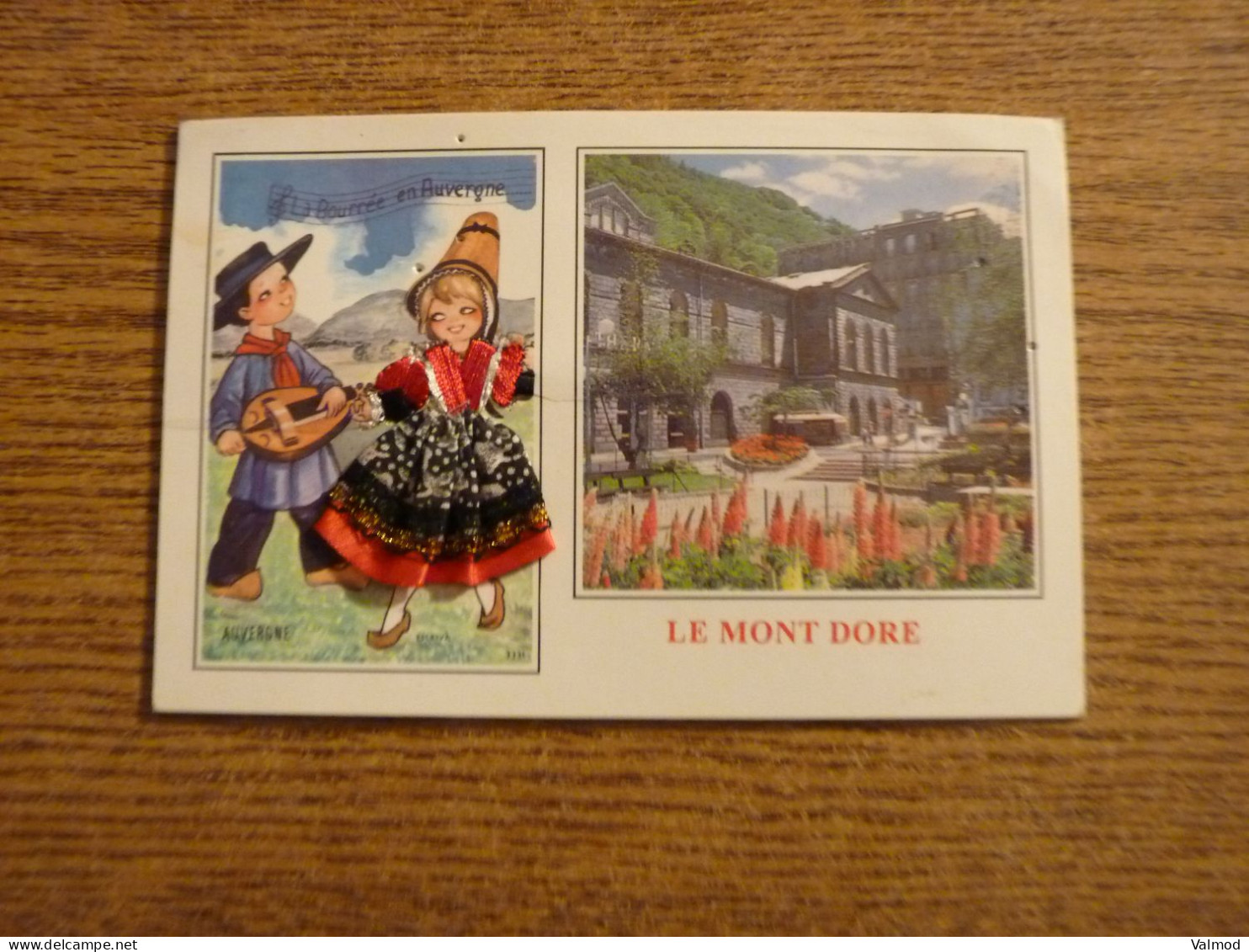 Carte Brodée  "Le Mont Dore" - Jeune Couple - Jeune Fille Tenue Brodée - ATTENTION !! DEFAUTS - 10x15cm Env. - Embroidered