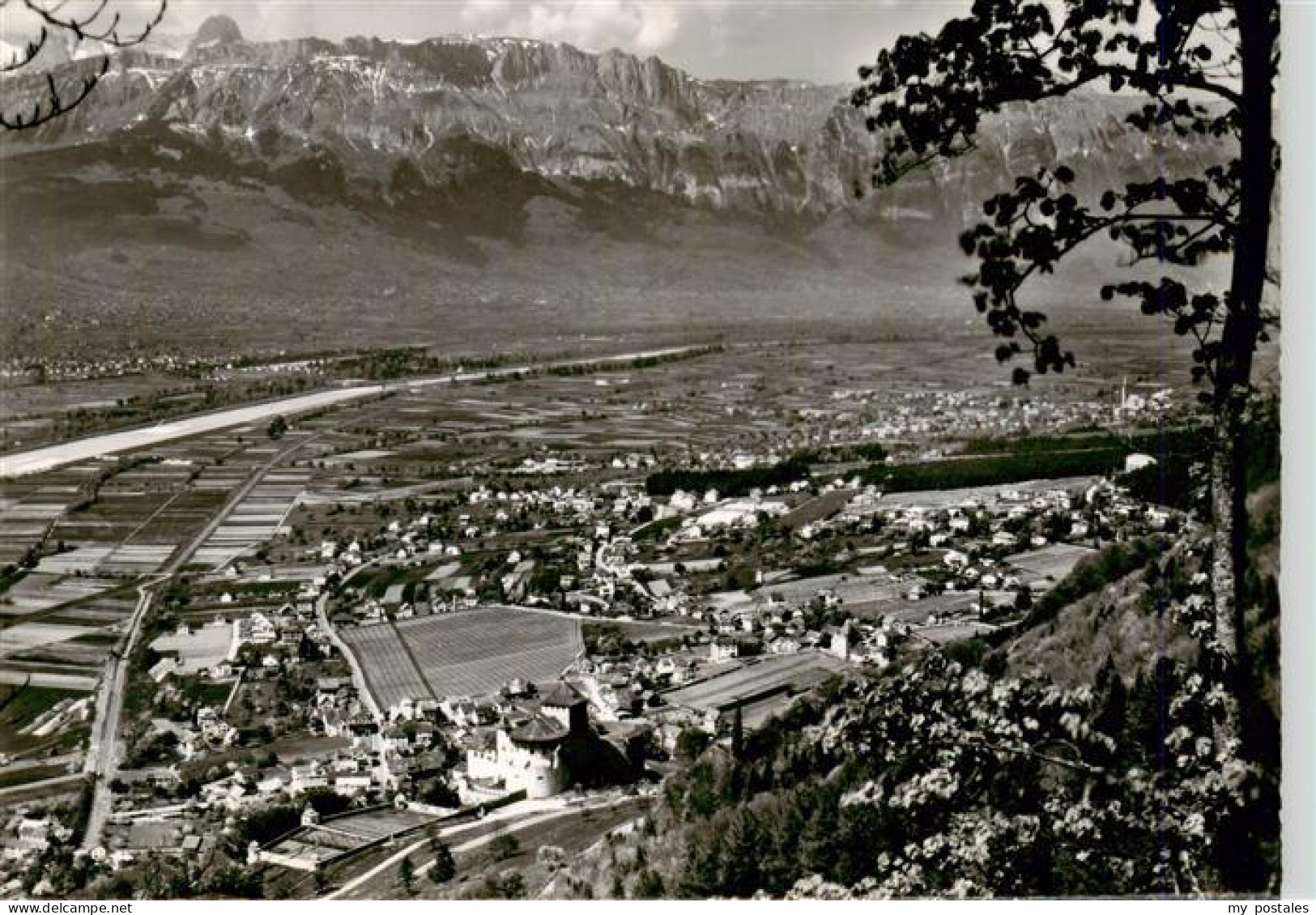 73944661 Vaduz_Liechtenstein_FL Und Schaan Fuerstentum Liechtenstein - Liechtenstein