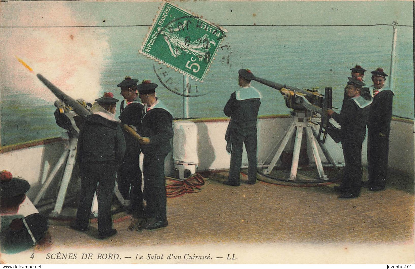 CPA Bateaux De Guerre - Scènes De Bord. . Le Salut D'un Cuirassé-4-Timbre         L2905 - Krieg