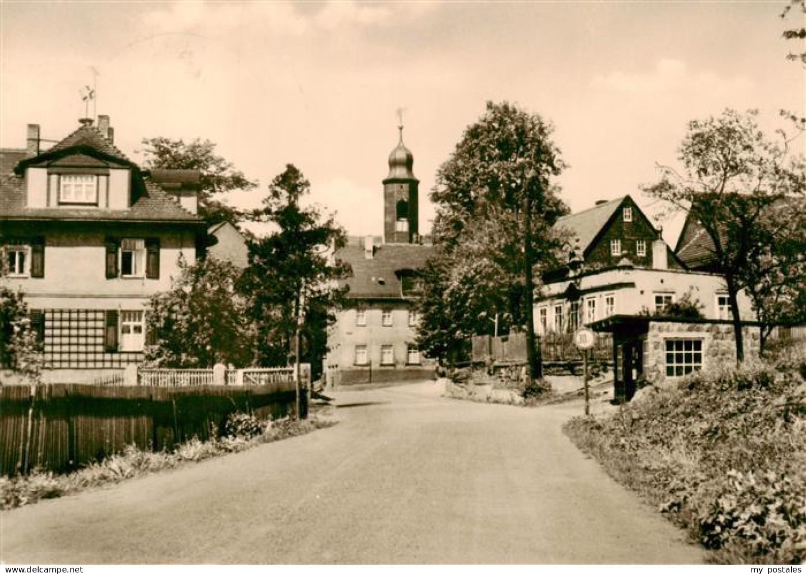 73864284 Niederlungwitz Ortsstrasse Blick Zur Kirche Niederlungwitz - Glauchau