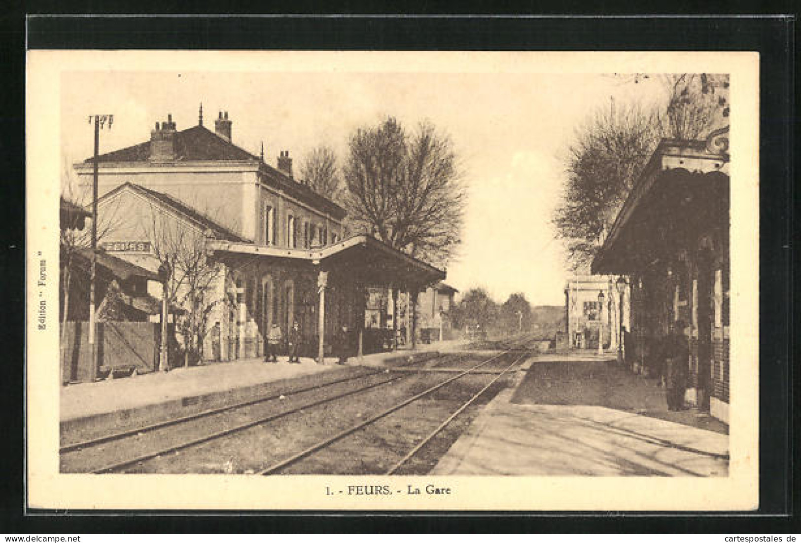 CPA Feurs, La Gare, Menschen Auf Den Gleisen Des La Gare  - Feurs