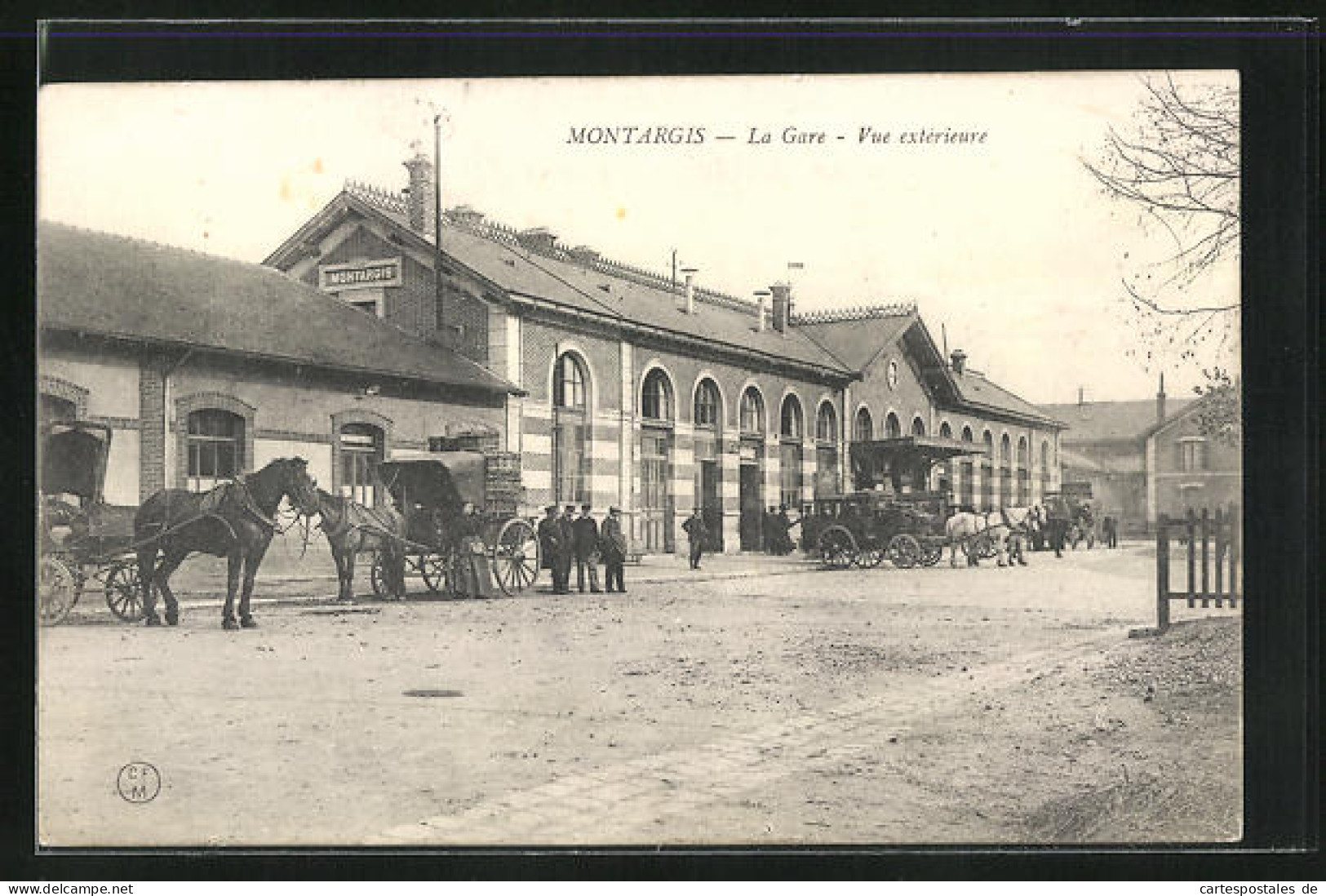 CPA Montargis, La Gare, Vue Exterieure  - Montargis