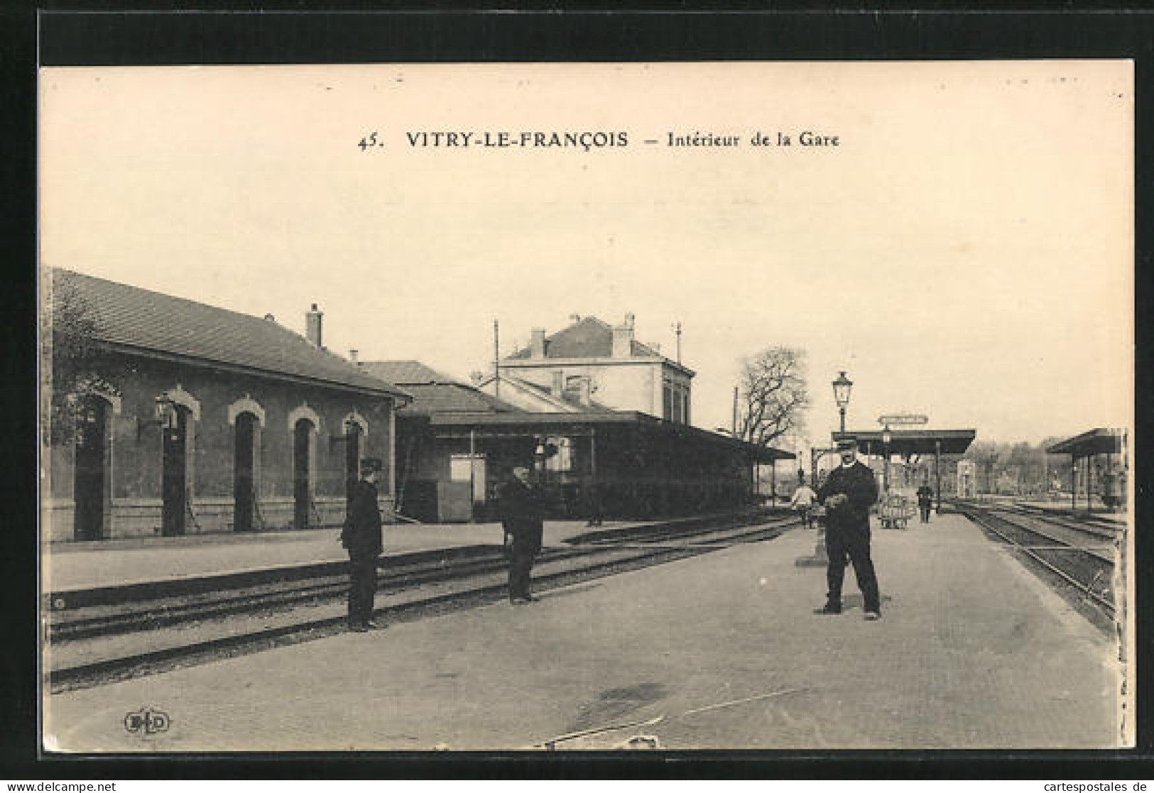 CPA Vitry-le-Francois, Interieur De La Gare, Schaffner Auf Dem La Gare  - Vitry-le-François