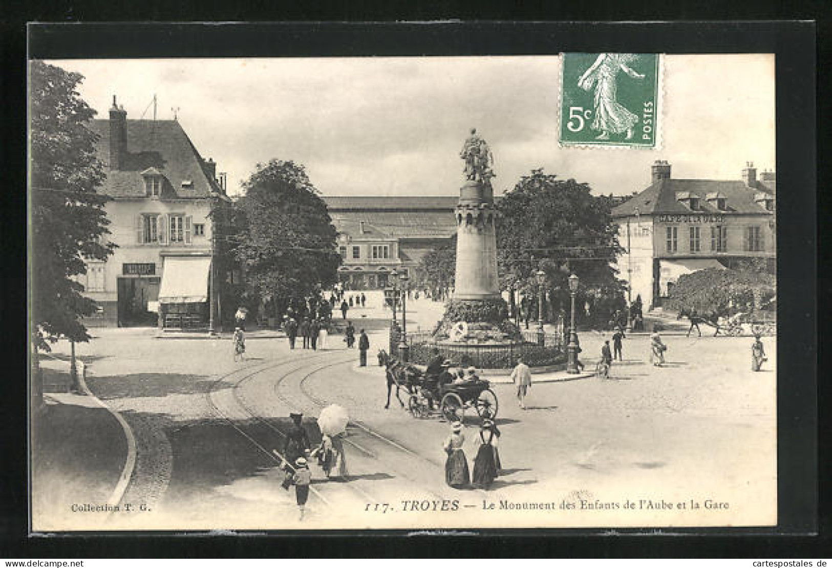 CPA Troyes, Le Monument Des Enfants De L`Aube Et La Gare, La Gare  - Troyes