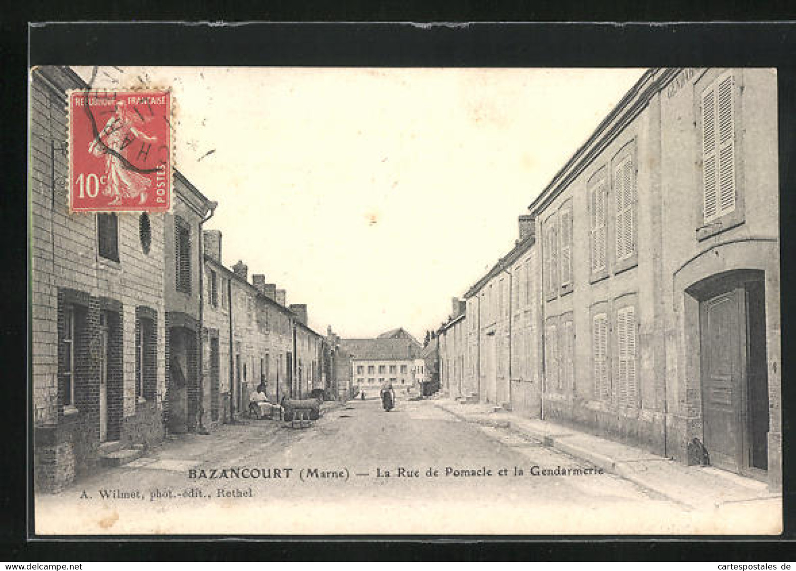CPA Bazancourt, La Rue De Pomacle Et La Gendarmerie  - Bazancourt