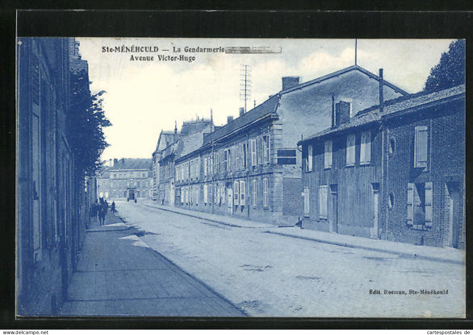 CPA Ste-Menehould, La Gendarmerie, Avenue Victor-Hugo  - Sainte-Menehould