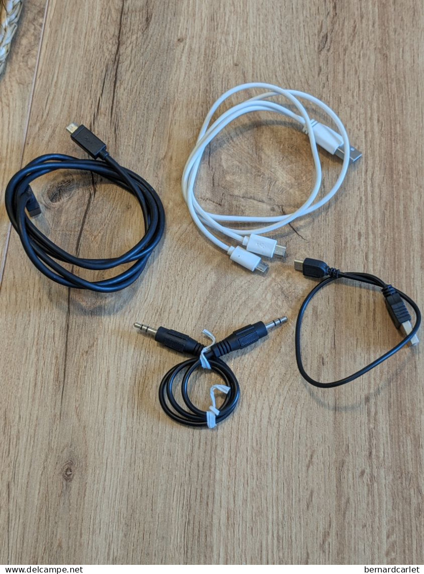 Lot De 3 Câbles USB + 1 Câble Jack Détail Voir Photos - Téléphonie