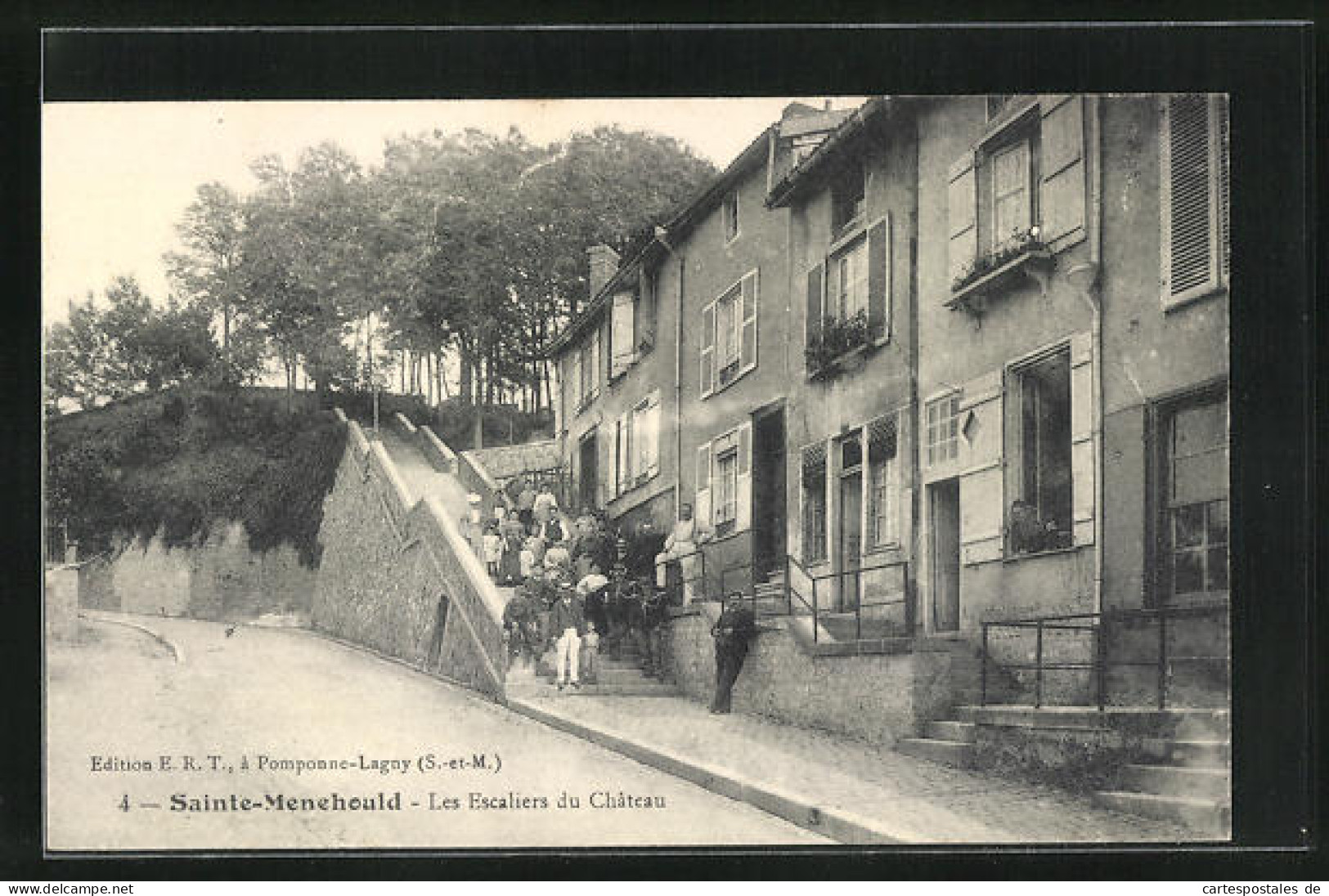 CPA Sainte-Menehould, Les Escaliers Du Château  - Sainte-Menehould