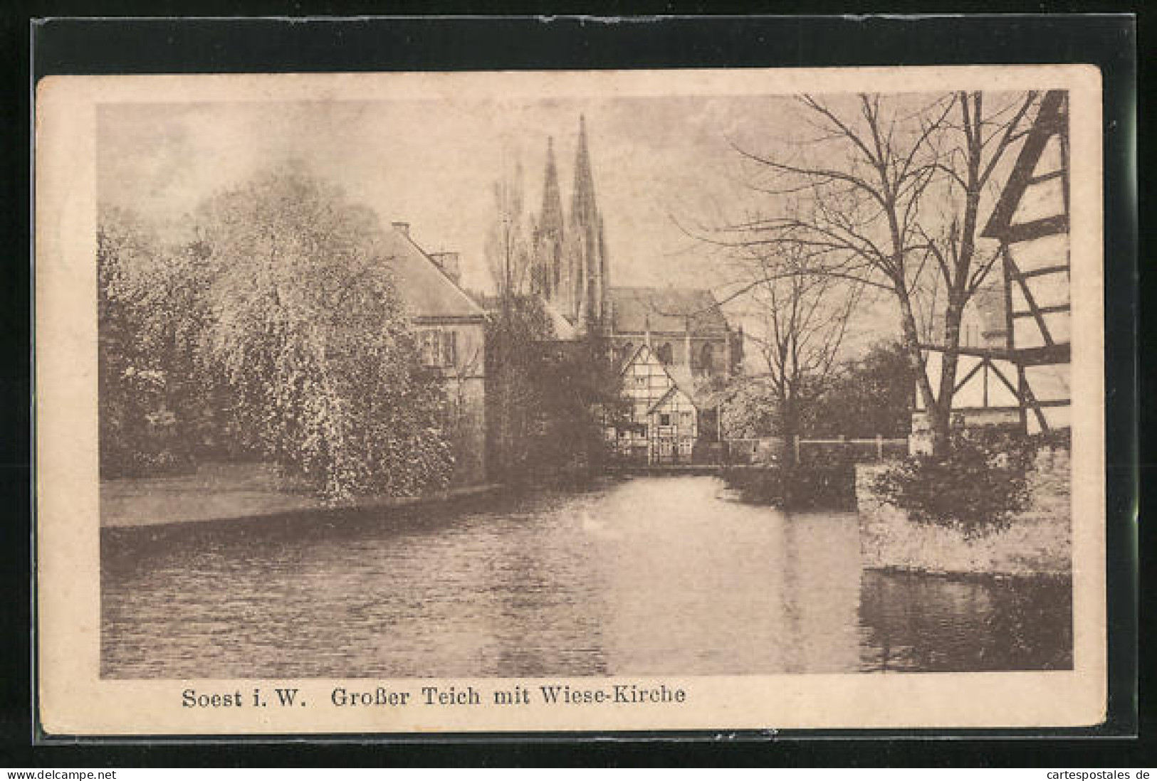 AK Soest I. W., Grosser Teich Mit Wiese-Kirche  - Soest