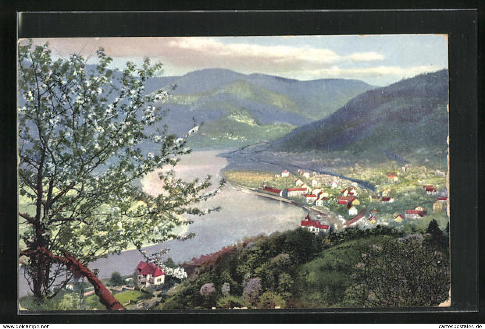 Künstler-AK Photochromie Nr. 3736: Blühender Baum Gegen Ortschaft Im Flusstal  - Sonstige & Ohne Zuordnung