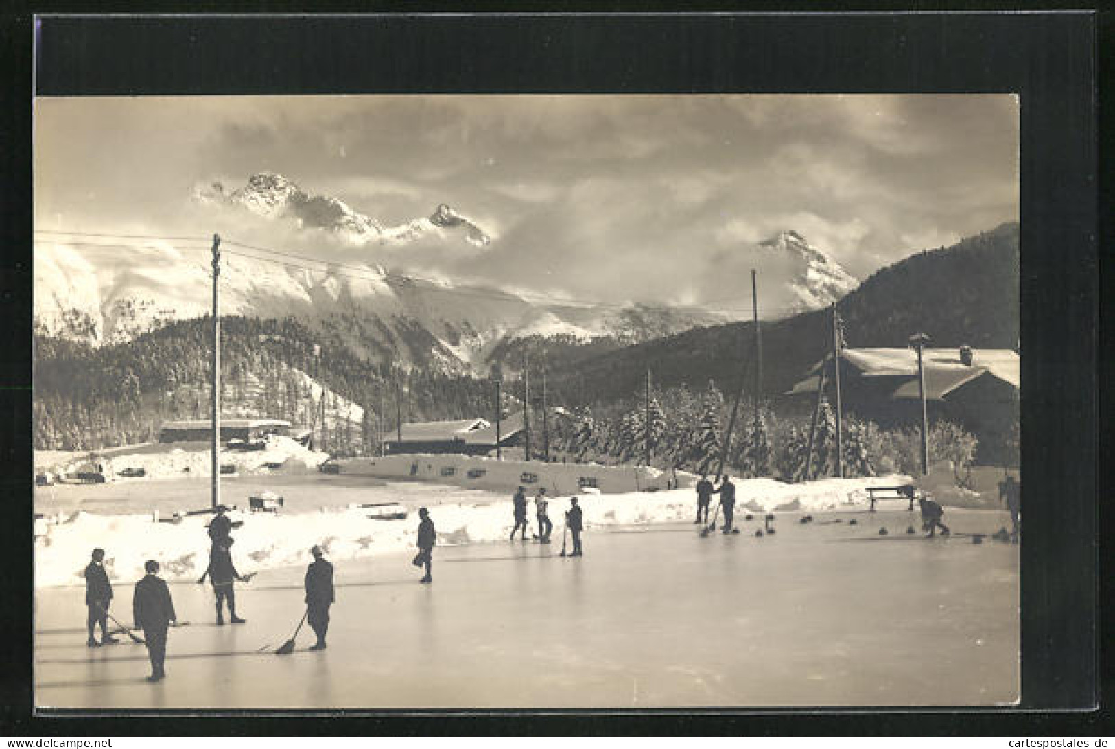 Foto-AK Männer Beim Curling In Den Bergen, Wintersport  - Wintersport