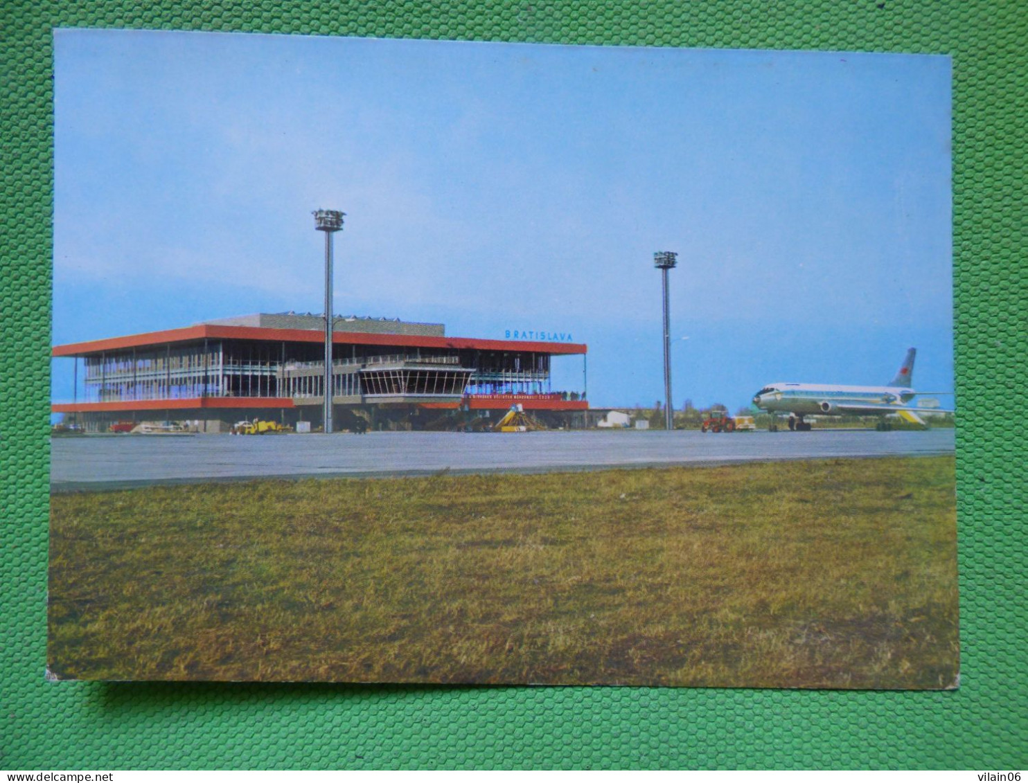 BRATISLAVA     /    AEROPORT / AIRPORT / FLUGHAFEN - Aerodromes
