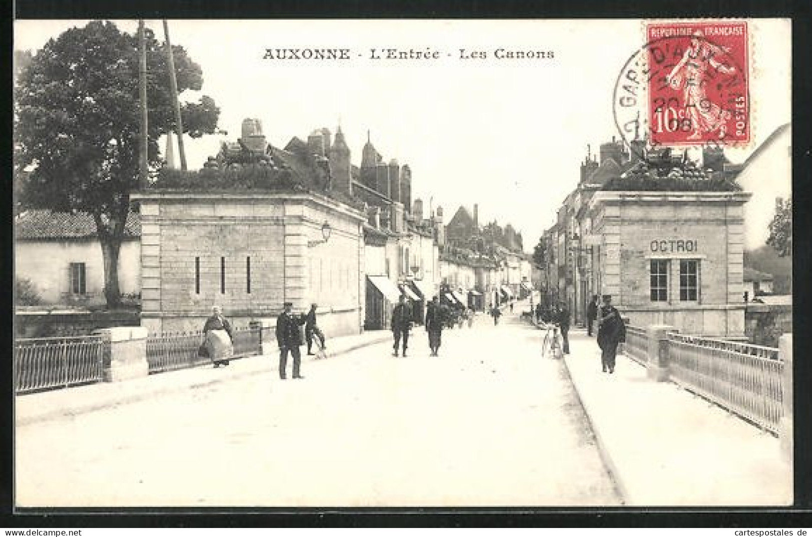 CPA Auxonne, L`Entrée, Les Canons  - Auxonne