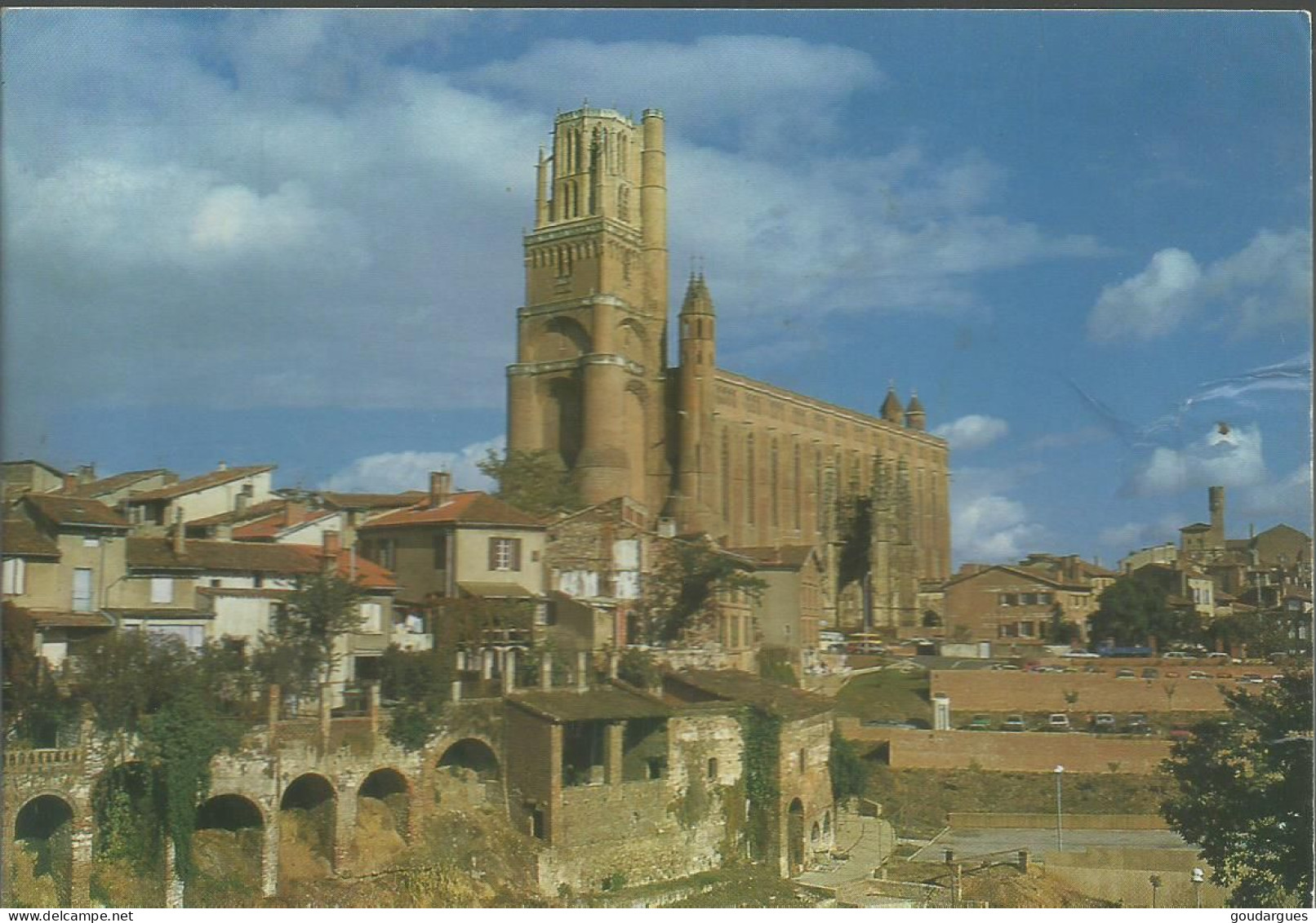 Albi - La Basilique Ste Cécile Dominant Le Vieil Albi - (P) - Albi