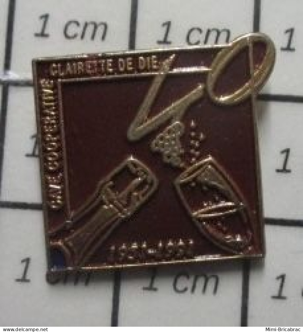 1818c Pin's Pins / Beau Et Rare / BOISSONS / VERRE BOUTEILLE BOUCHON CLAIRETTE DE DIE - Bevande