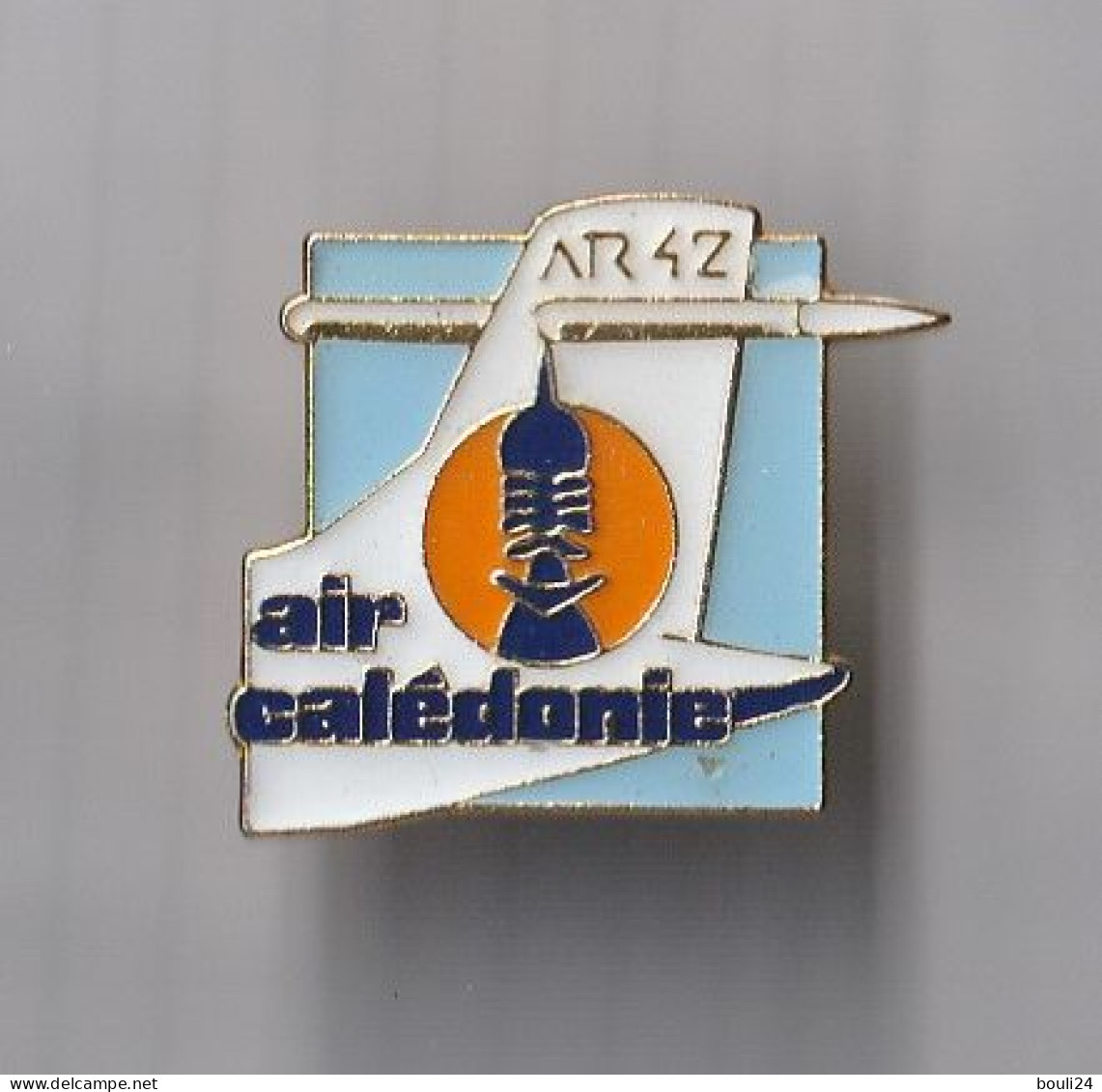 PIN'S THEME AVION  ATR 42  AIR  CALEDONIE   RARE - Airplanes