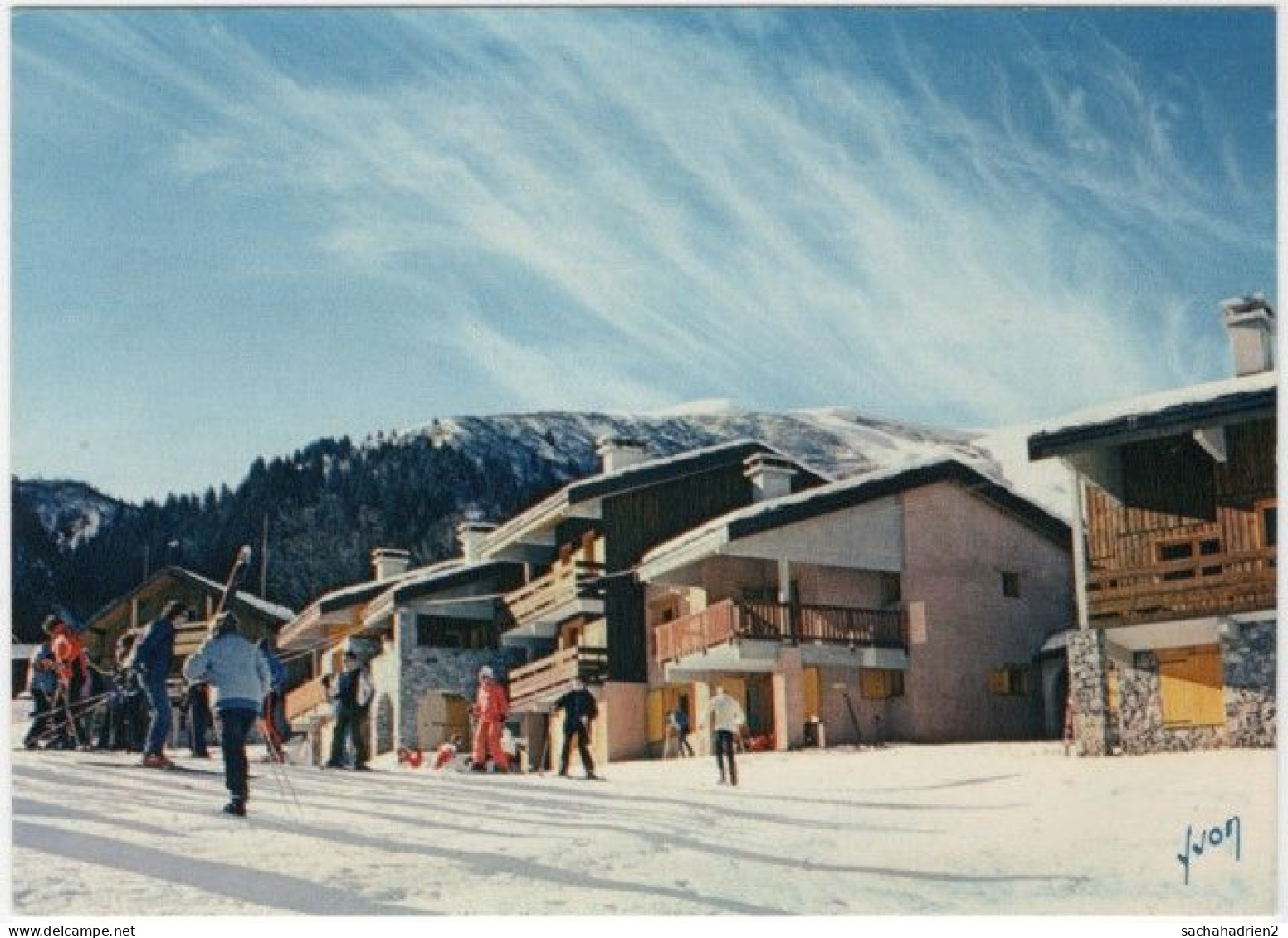 73. Gf. VALMOREL. Le Village Et Les Skieurs. 0206 - Valmorel