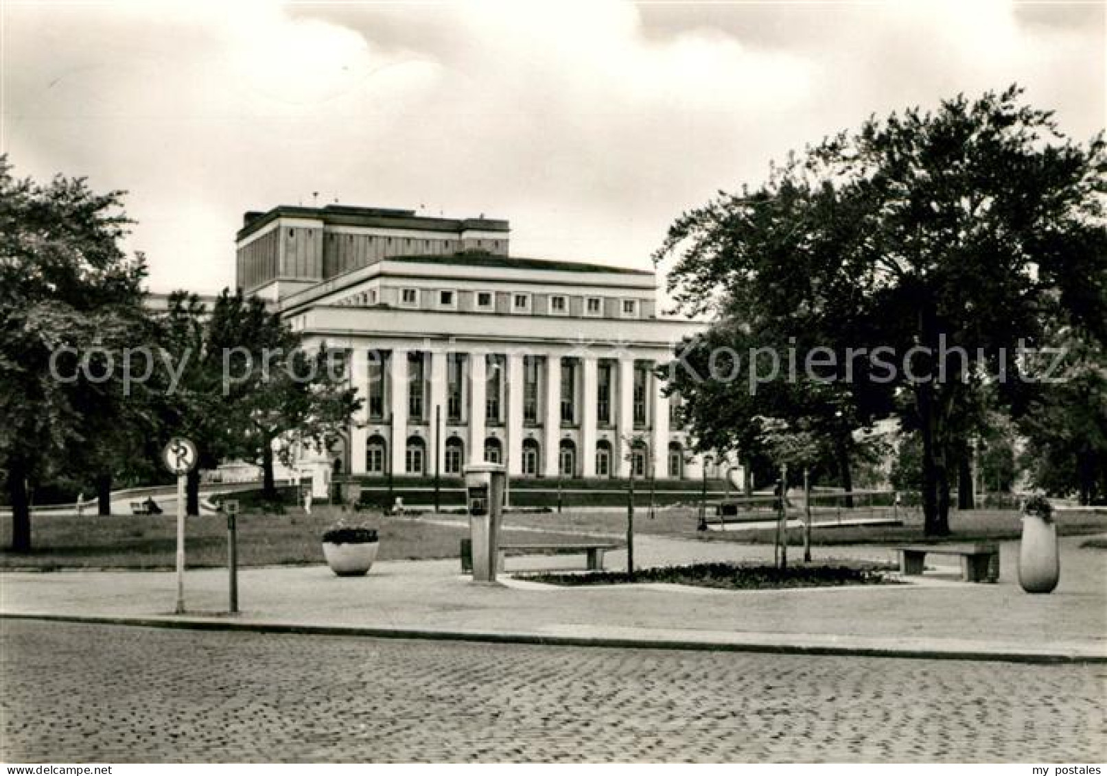 73032485 Dessau-Rosslau Friedensplatz Mit Landestheater Dessau-Rosslau - Dessau