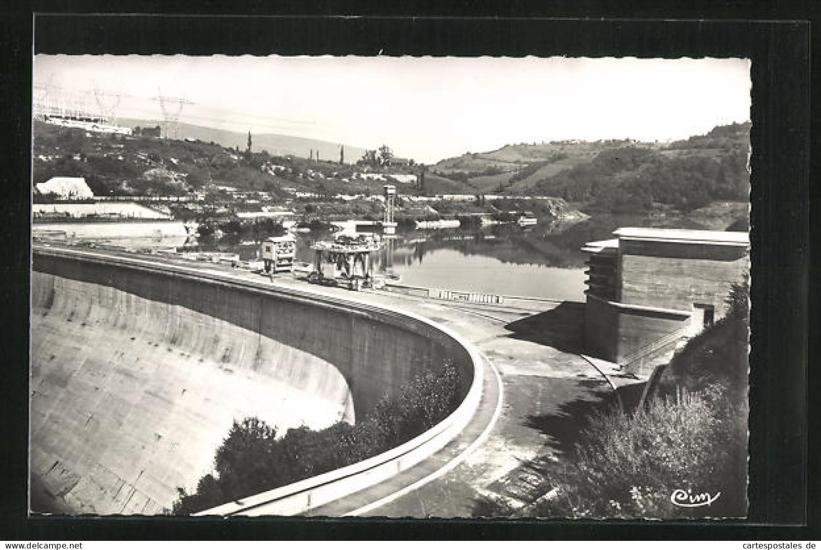 CPA Genissiat, Route Et Vue D`ensemble Du Barrage  - Génissiat