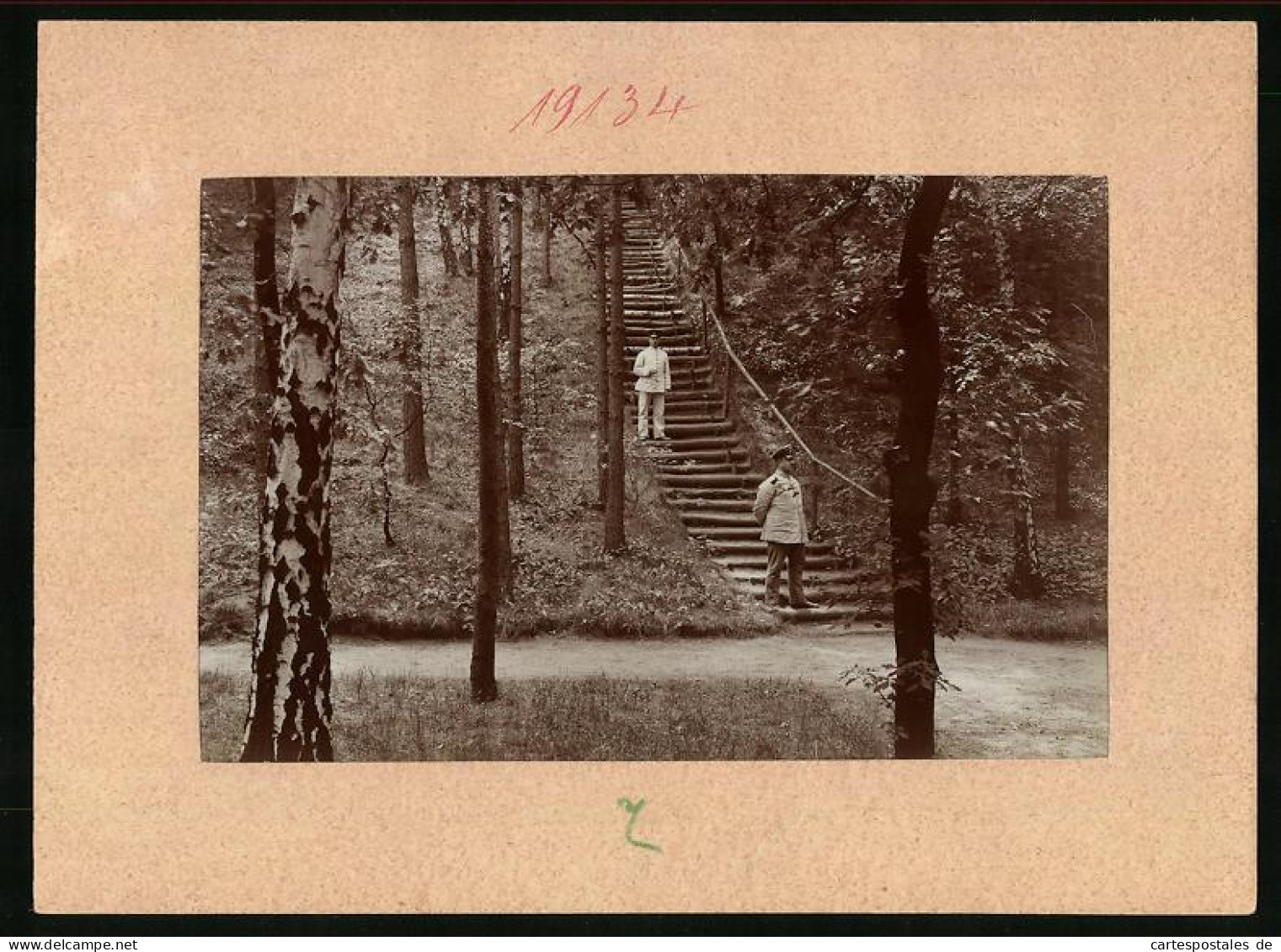 Fotografie Brück & Sohn Meissen, Ansicht Dresden, Soldaten In Uniform Im Park Des Garnison-Lazarett (Reserve-Lazarett  - Lugares