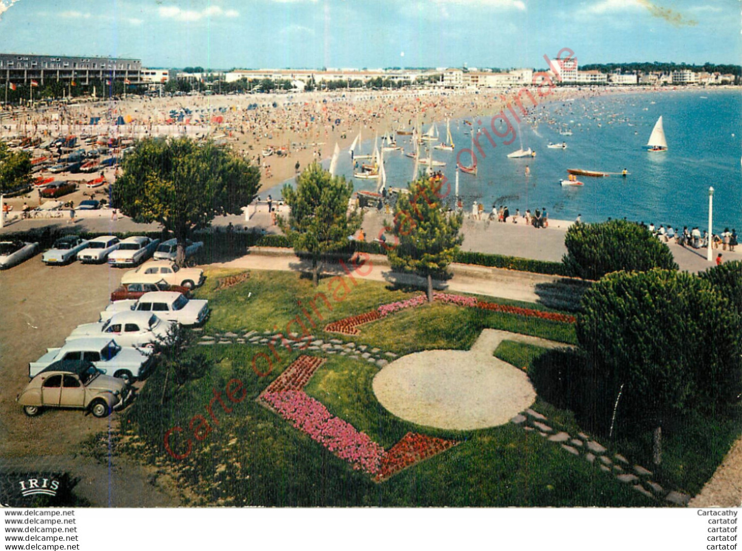 17.  ROYAN .  La Plage Et Le Front De Mer Vus Des Jardins Du Casino . - Royan