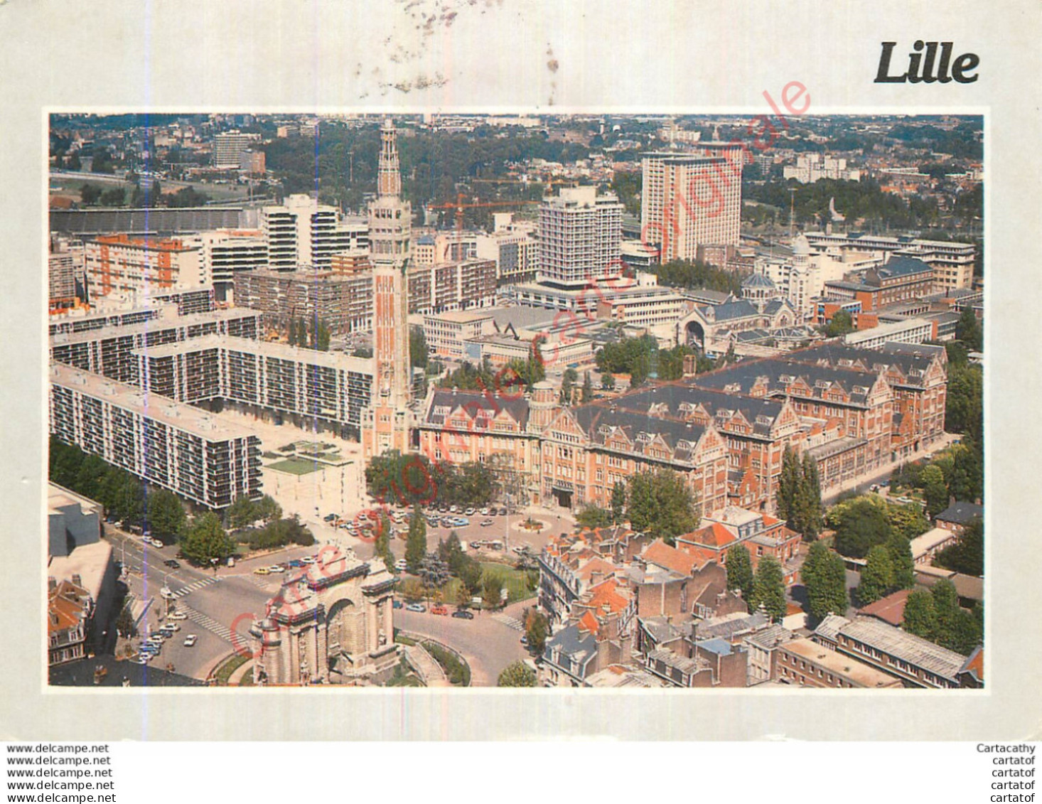 59.  LILLE . La Porte De Paris . Le Beffroi . - Lille