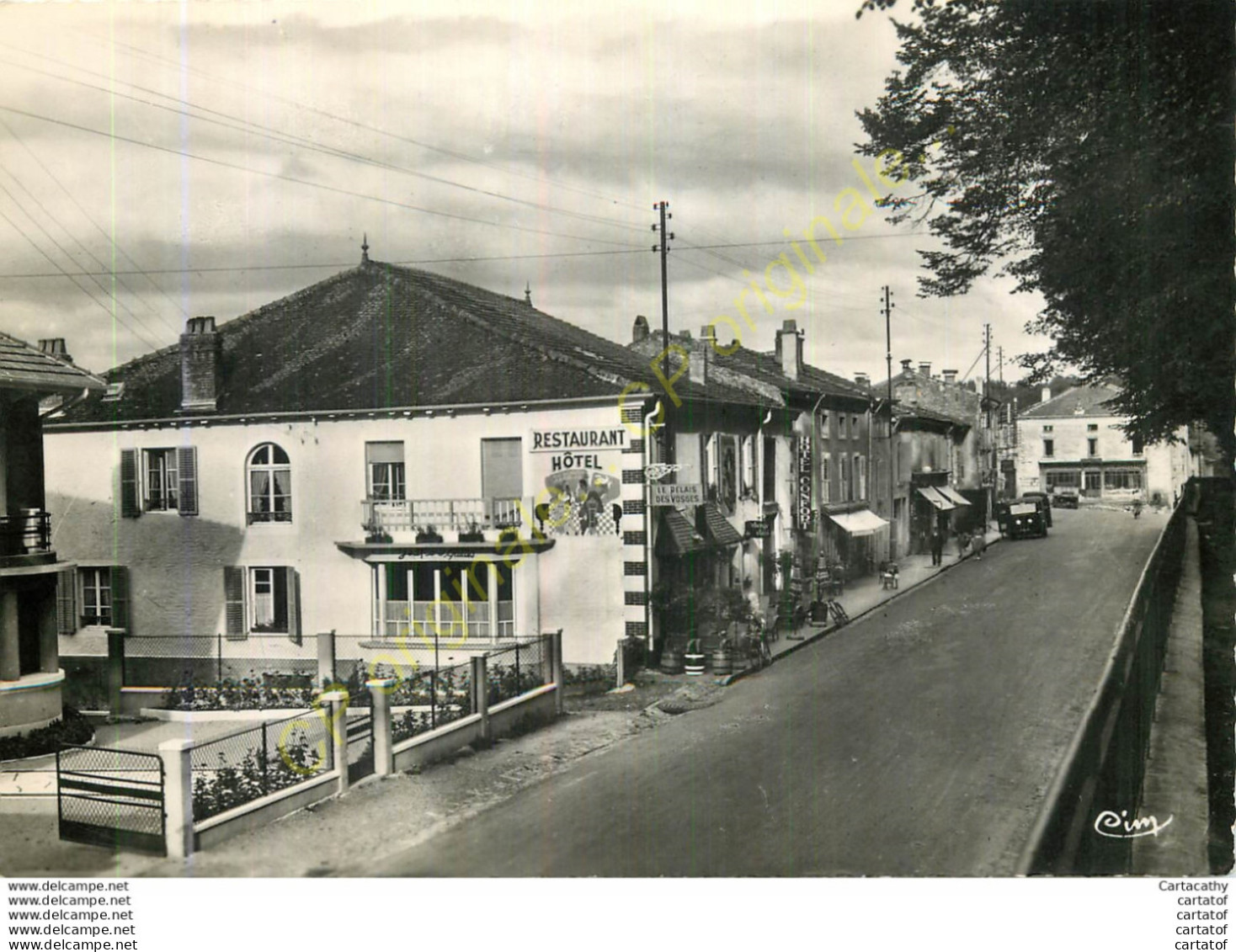 88.  MONTHUREUX Sur SAONE . Rue Du Général Leclerc Et Place De La République . LE RELAIS DES VOSGES . - Monthureux Sur Saone